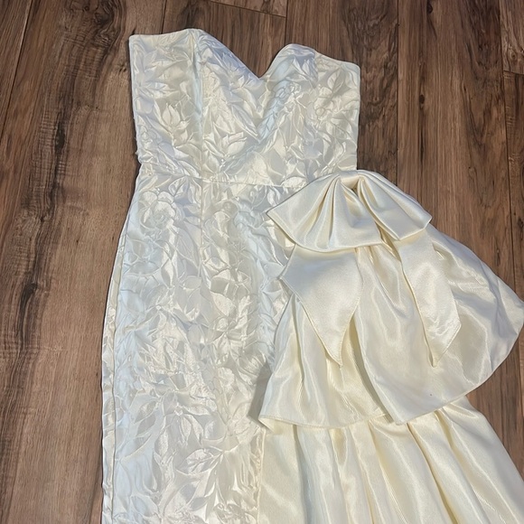 Vintage TD4 by Electra Ivory Strapless Ruffle Gown Size 9/10 – 80s Madonna Prom - Picture 3 of 14